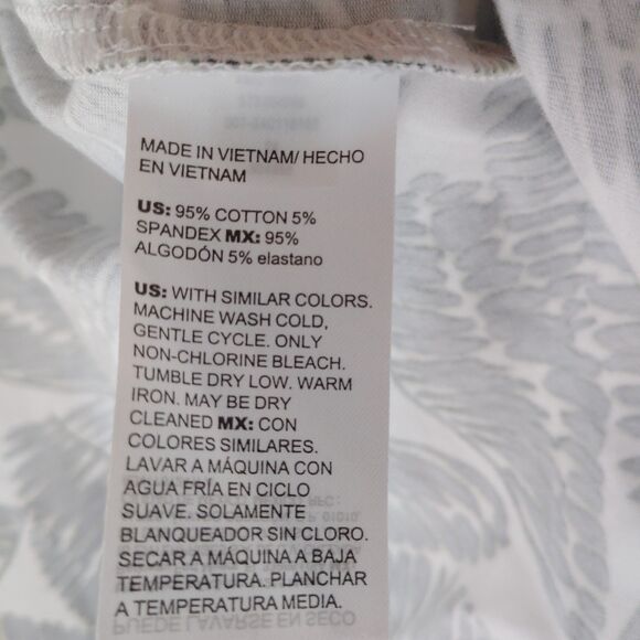 Chico’s Foliage 3/4 Sleeve Perfect Tee Top Sz 3 XL green Leaves - Picture 7 of 8